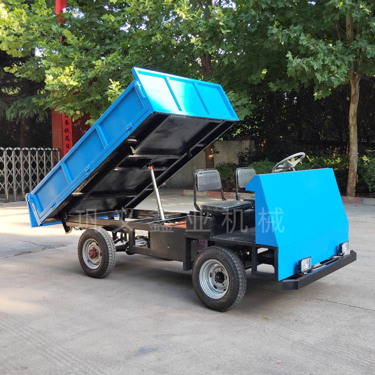 加長加寬四輪電動平板車成為企業搬運新寵兒